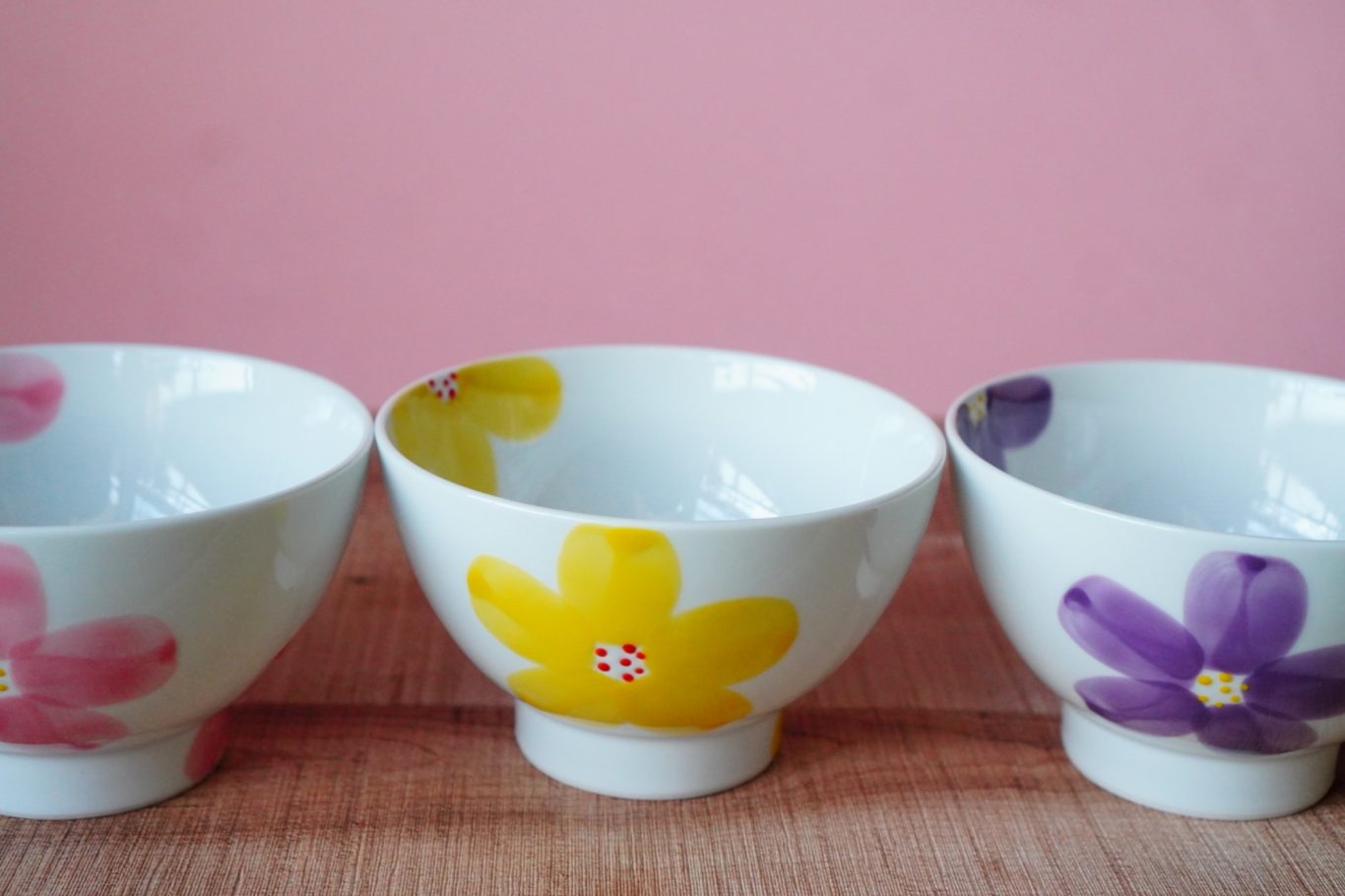 drei Schalen mit Blumenmuster